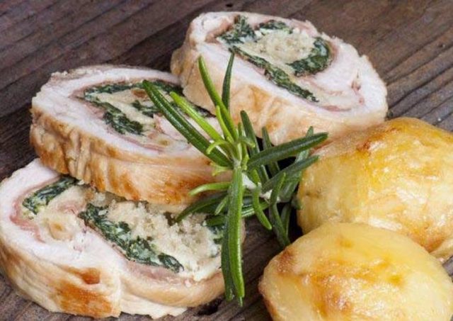 طريقة عمل دجاج محشي بالسبانخ والجبن