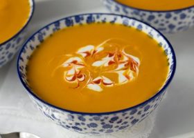 طريقة عمل شوربة البطاطس بالجزر والحليب