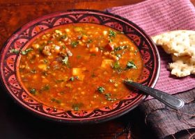 طريقة عمل شوربة الحريرة المغربية بالدجاج