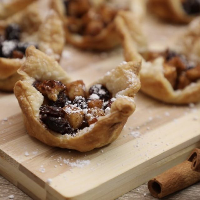 طريقة عمل حلى الكرانبيري بالبف باستري