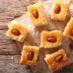 طريقة عمل بسبوسة اللوز