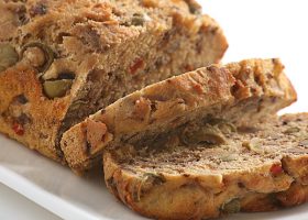 طريقة عمل الخبز بالزيتون