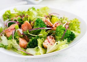 طريقة عمل سلطة التونة بالبروكلي