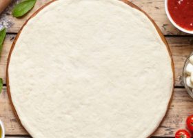 طريقة عمل عجينة البيتزا الإيطالية