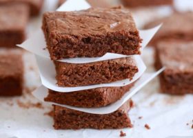 طريقة عمل براونيز النوتيلا بثلاث مكونات