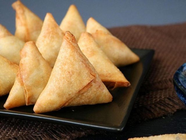 طريقة عمل سمبوسة الدجاج والخضار