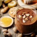 طريقة عمل سموثي زبدة الفول السوداني والشوكولاتة
