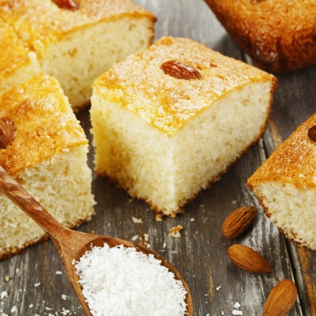 طريقة عمل بسبوسة بالزبادي والجوز