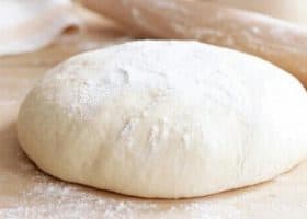 طريقة عمل عجينة البيتزا بالبيض