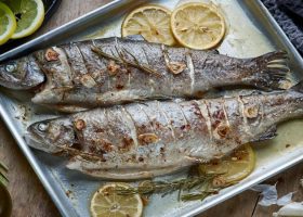 طريقة عمل سمك مشوي بالليمون للرجيم