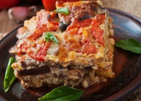 طريقة عمل المسقعة باللحمة المفرومة