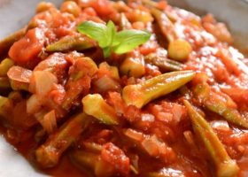 طريقة عمل بامية باللحم والطماطم