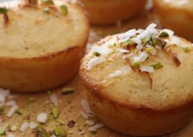 طريقة عمل البسبوسة بحشوة القشطة