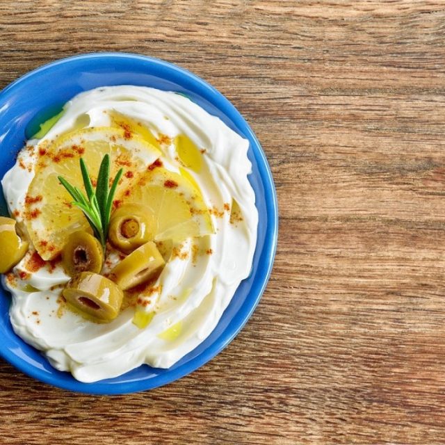 طريقة عمل الجبن الكريمي بالزيتون والليمون