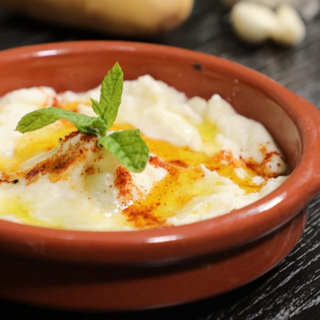 طريقة عمل متبل البطاطس بالطحينية