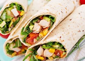 طريقة عمل ساندويش الدجاج بالخضار