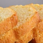 طريقة عمل كيكة السميد بالزبادي