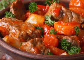 طريقة عمل صاجية اللحم بالطماطم