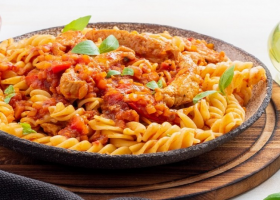 طريقة عمل مكرونة باللحم والصلصة