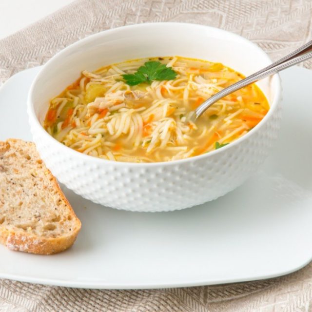 طريقة عمل شوربة الشعيرية بالخضار