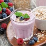 طريقة عمل سموذي الفراولة بالشوفان