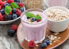 طريقة عمل سموذي الفراولة بالشوفان