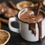 طريقة عمل هوت شوكليت بالقرفة