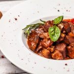 طريقة عمل طاجن الكبدة بالطماطم