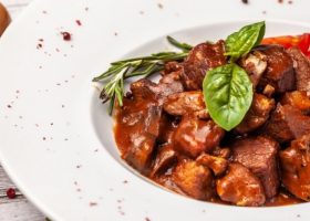 طريقة عمل طاجن الكبدة بالطماطم