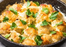 طريقة عمل كرات الدجاج بالكريمة والجبن