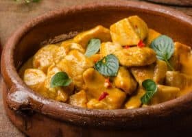 طريقة عمل دجاج بالكاري والبطاطا الحلوة