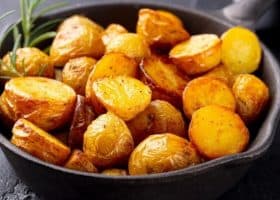 طريقة عمل بطاطس محمرة بالزبدة