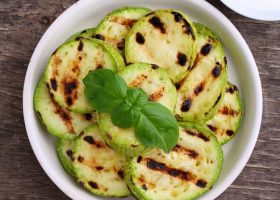 طريقة عمل كوسا مشوي بالثوم