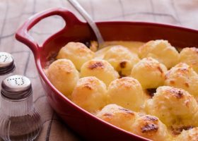 طريقة عمل كرات البطاطس بالجبن بالفرن