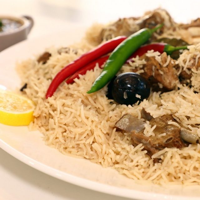 طريقة عمل الكبسة البيضاء باللحم