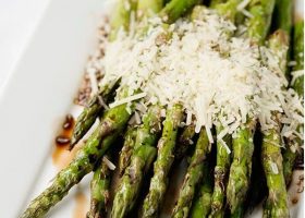 طريقة عمل هليون مشوي مع جبن البارميزان للرجيم