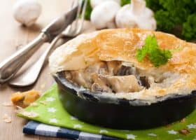 طريقة عمل فطيرة الدجاج بالمشروم والكريمة