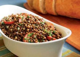 طريقة عمل سلطة العدس بالخضار