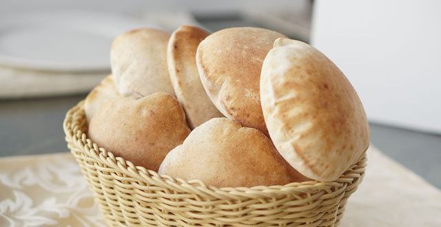 طريقة عمل الخبز العربي بدون فرن
