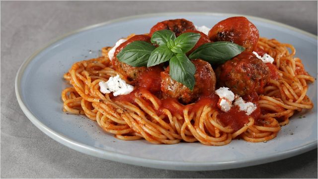 طريقة عمل سباجيتي مع كرات اللحم