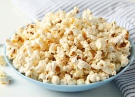 طريقة عمل بوب كورن بالثوم والروزماري