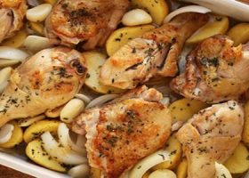 طريقة عمل صينية أفخاذ الدجاج بالبطاطس