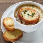 طريقة عمل شوربة البصل الأخضر