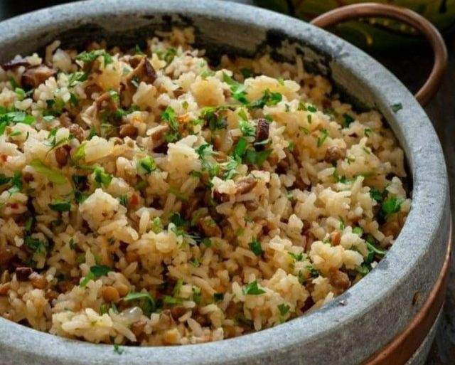 طريقة عمل رز باللحمة والبطاطس والعدس