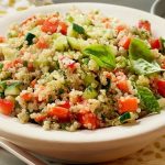 طريقة عمل سلطة كينوا بالخضار