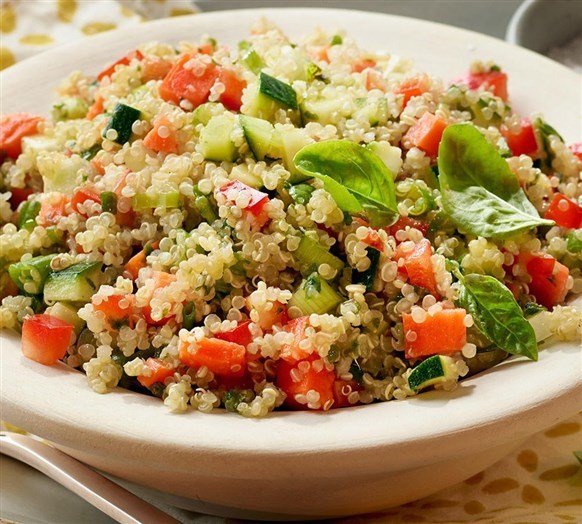 طريقة عمل سلطة كينوا بالخضار