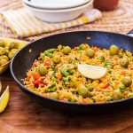 طريقة عمل أرز بالخضار والزيتون