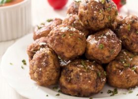 طريقة عمل كرات اللحم المشوية مع جبن البارميزان