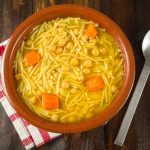 طريقة عمل شوربة الحمص بالشعيرية
