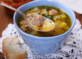 طريقة عمل شوربة كرات اللحم بالخضار